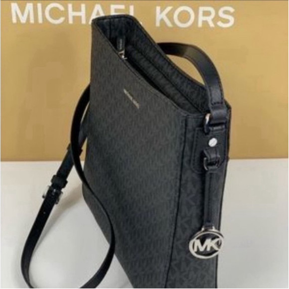 Michael Kors Bags Michael Kors Crossbody Messengerbag Black Poshmark